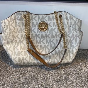 White Micheal kors bag